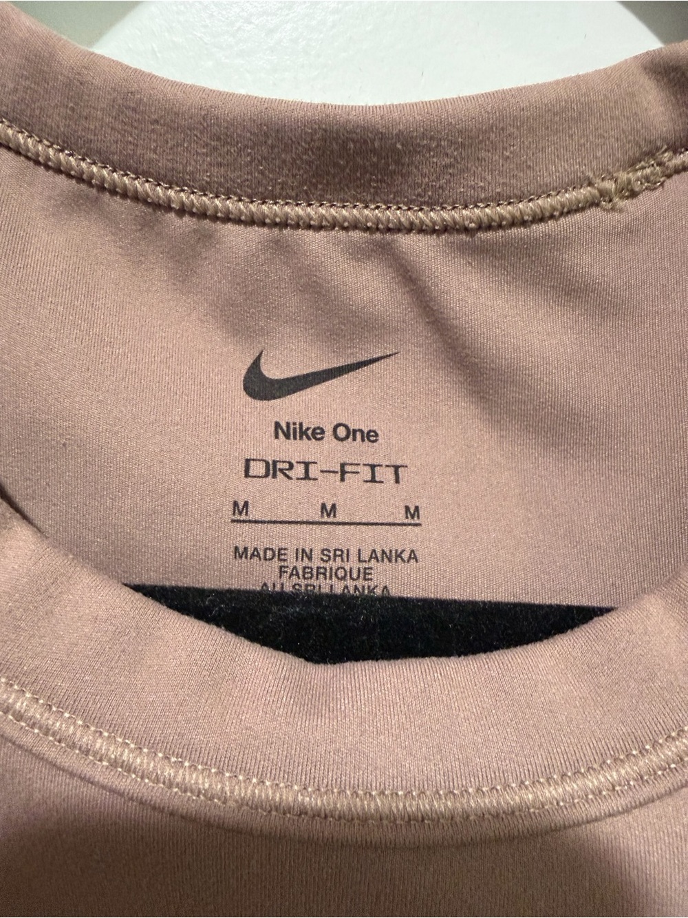 Nike Women’s One Fitted Dri-FIT Cropped Tank - Picture 3 of 4